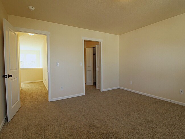 Building Photo - Charming 3-Bedroom Home in NE Bend – Close...