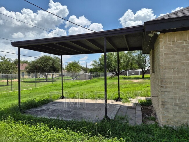 Building Photo - 8314 N Val Verde Rd