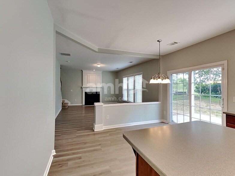 Building Photo - 811 Greenwood Crossing