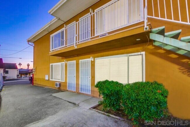 Building Photo - 8940 Kenwood Dr