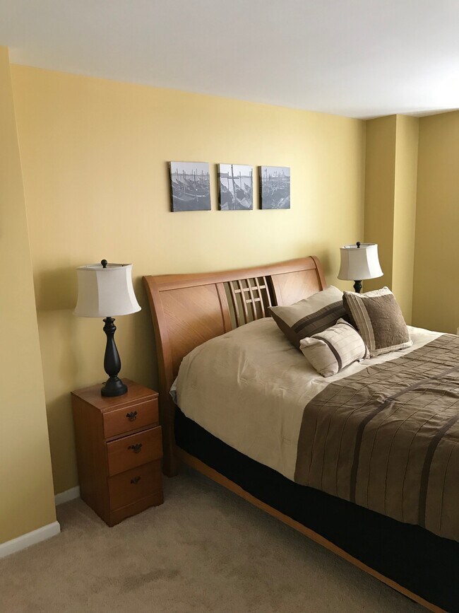 Building Photo - 303 Admirals Walk