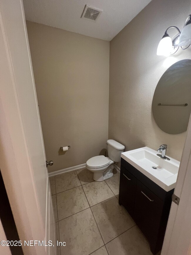 Building Photo - 232 S Field Crest Dr