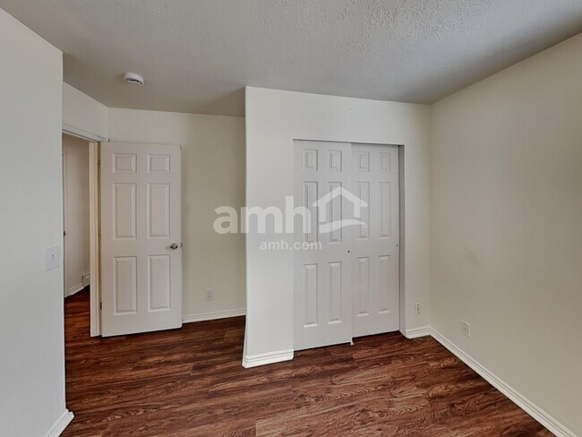 Building Photo - 6093 W Graceland Way