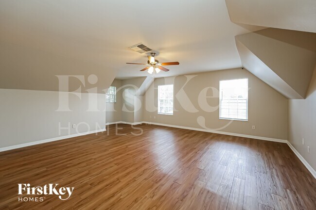 Building Photo - 9264 Cypress Dr N