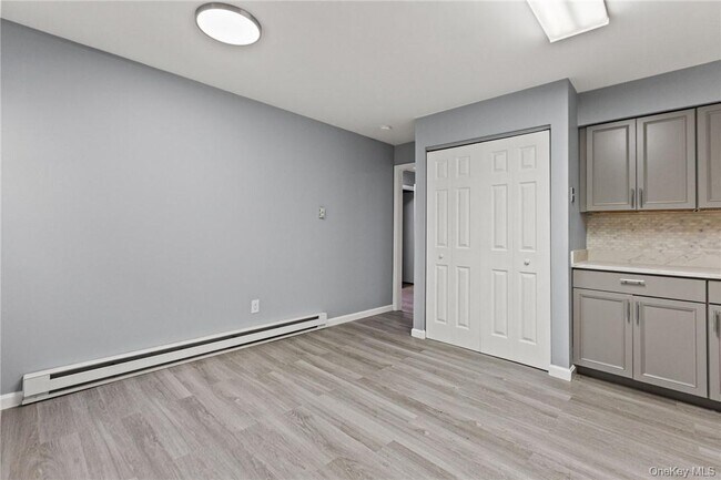 Building Photo - 500 NY-299