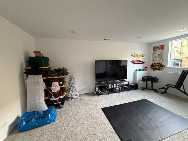 Building Photo - 235 Regency Ct