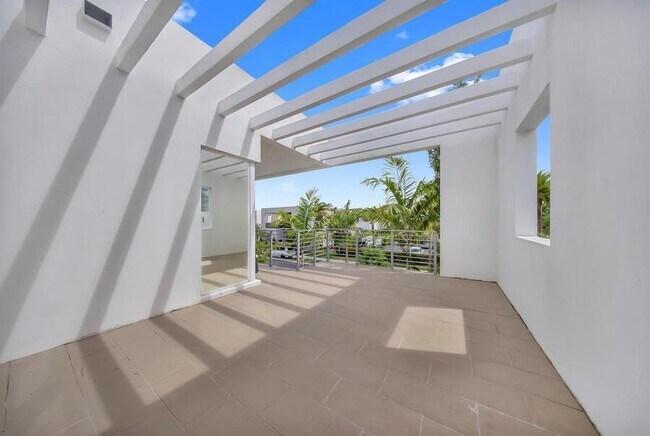 Building Photo - 10081 NW 75th Terrace