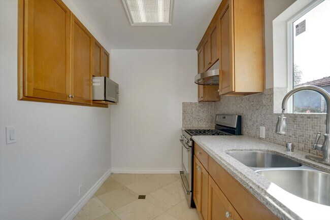 Building Photo - Get This House Now