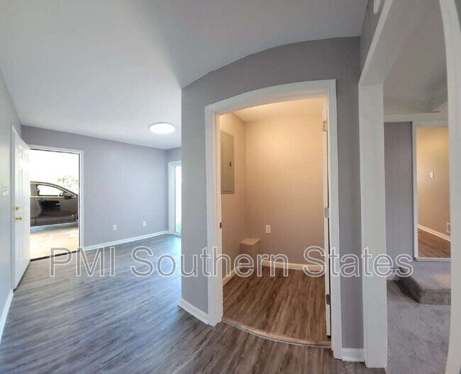 Building Photo - 104 Madison Cir