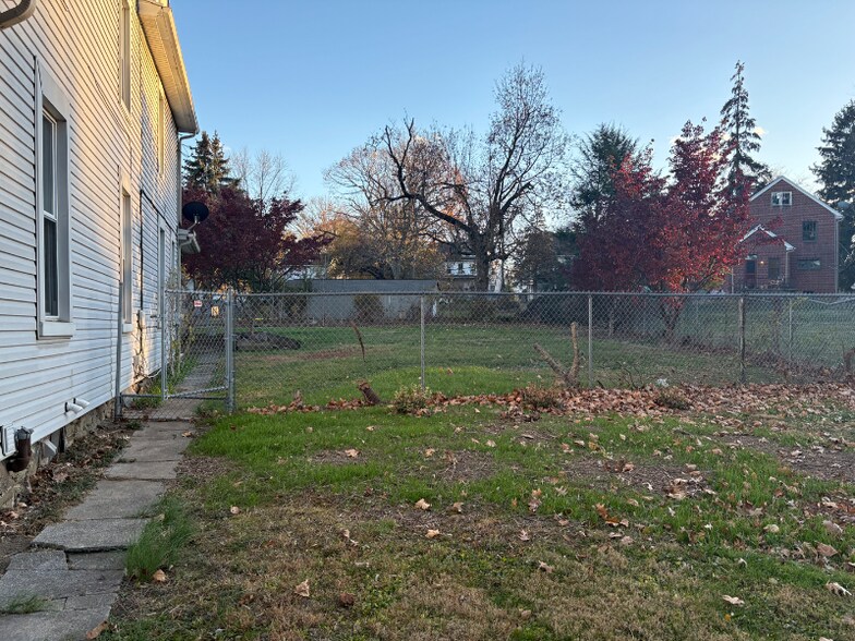 Building Photo - 2319 Herr St