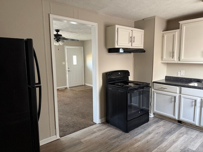 Building Photo - 2 Bedroom Home in a Central Area!