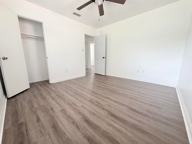 Building Photo - 809 Briandav St