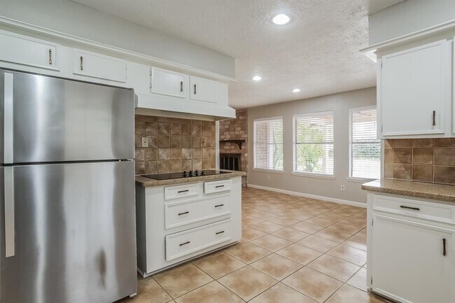 Building Photo - 21419 Park Willow Dr