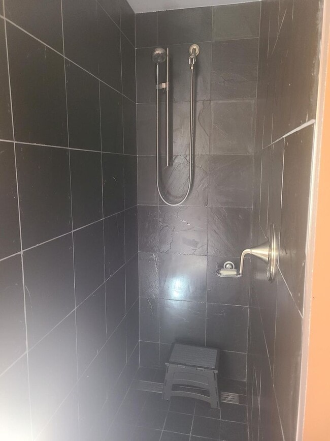Building Photo - High Quality Term Rental in Town with Harb...