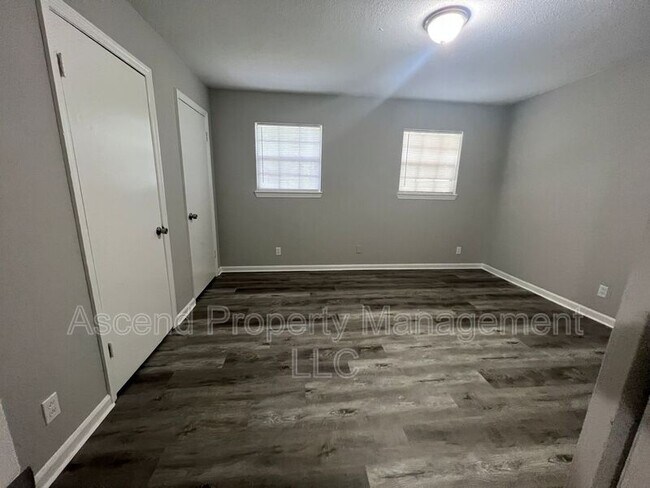 Building Photo - 3216 Gleason Dr