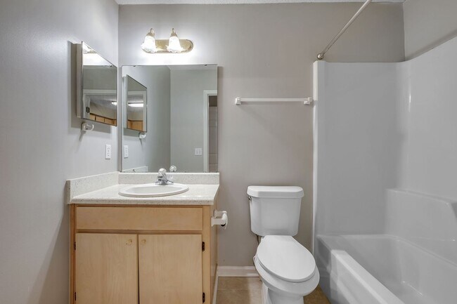 Building Photo - East Tallahassee Townhome