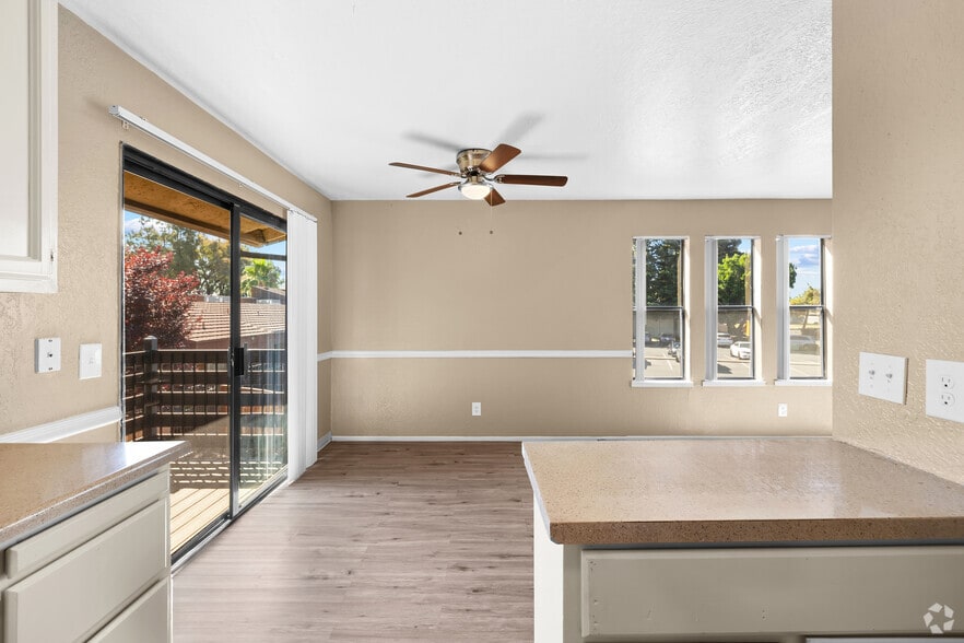 3BD, - 2BA - 1152SF Kitchen - Grouse Run Apartments