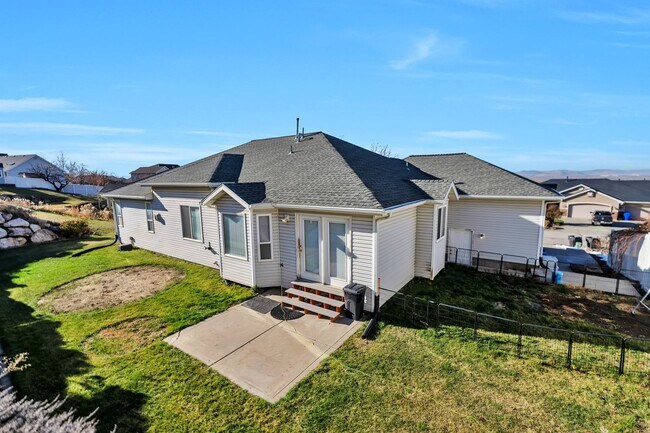 Building Photo - 426 W 2700 S