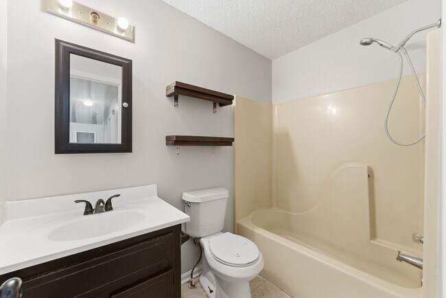 Building Photo - 50 Willowbrook Ct