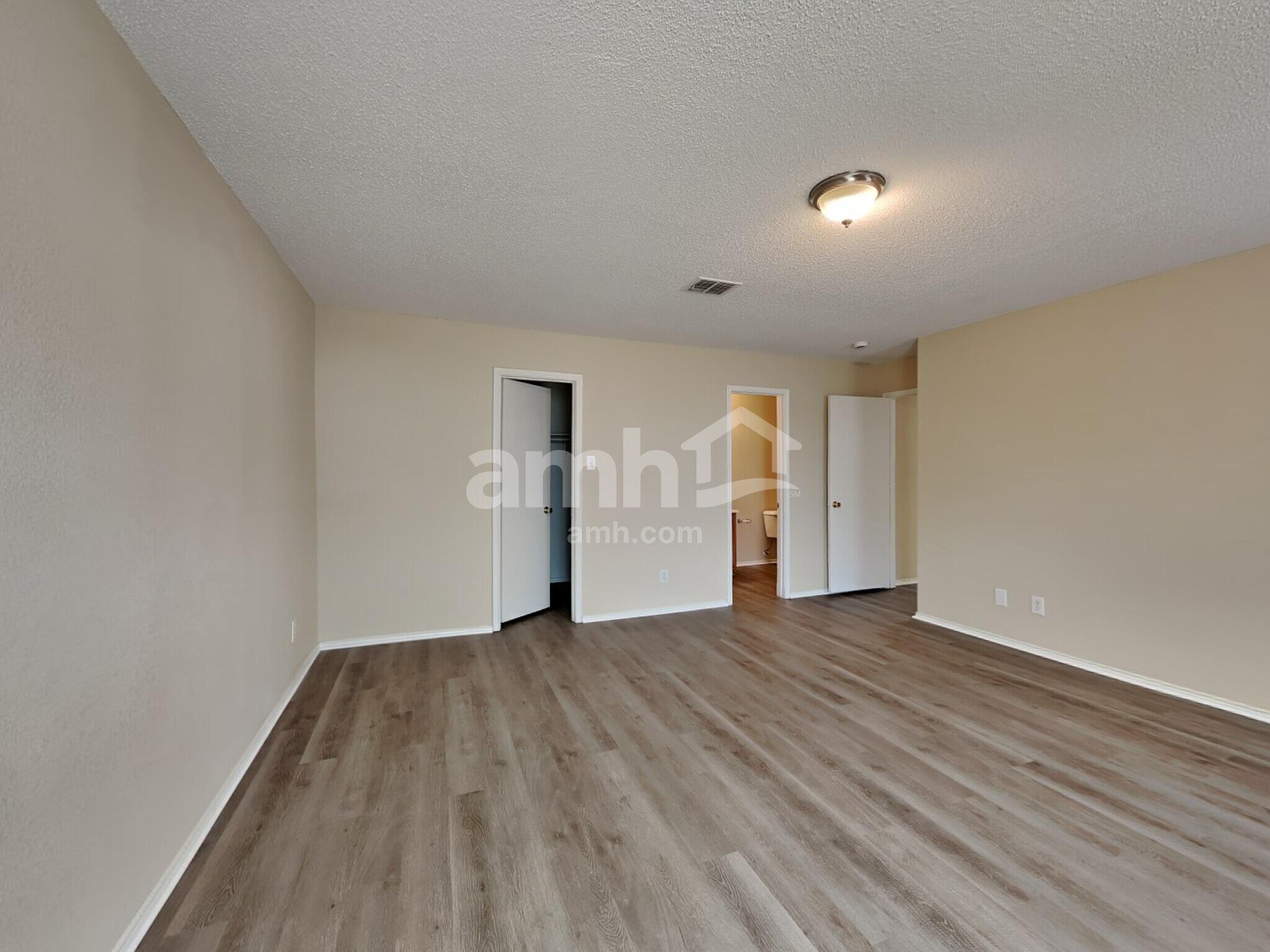 Building Photo - 4217 Meadowknoll Dr