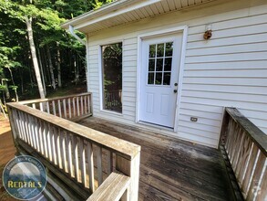 Building Photo - 2bd/1ba Upstairs Duplex Off Howard's Creek