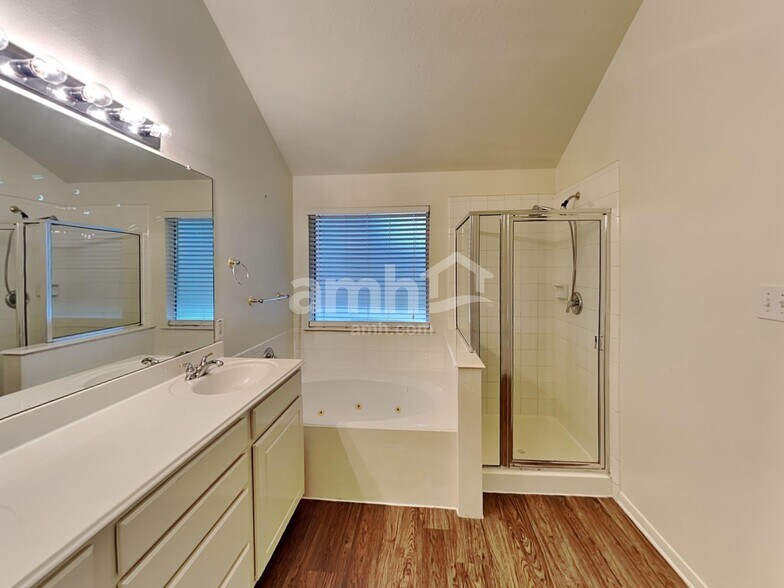 Building Photo - 802 Cherry Blossom Dr
