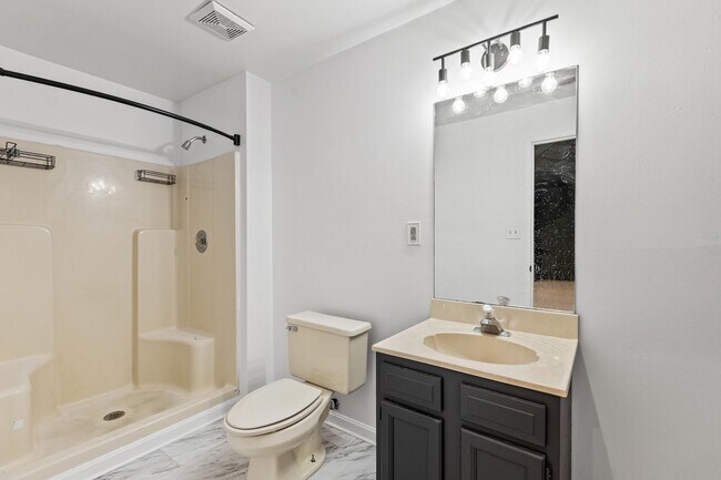 Building Photo - 800 Palomino Ln