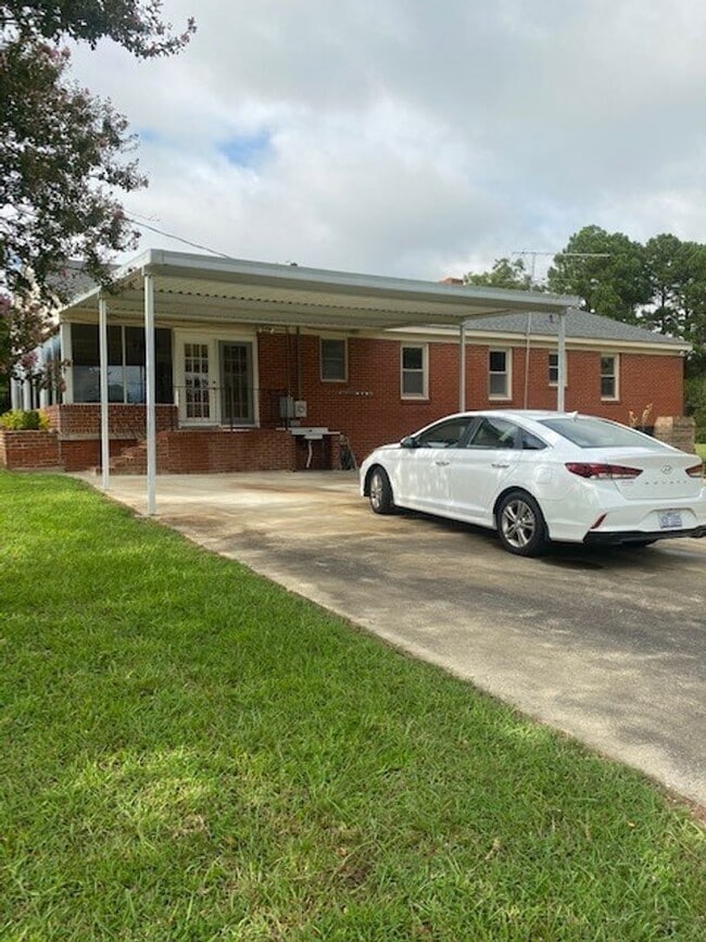 Building Photo - 819 Old Smith Chapel Rd