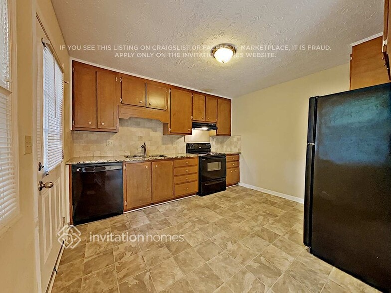 Building Photo - 5002 Maxanne Dr NW