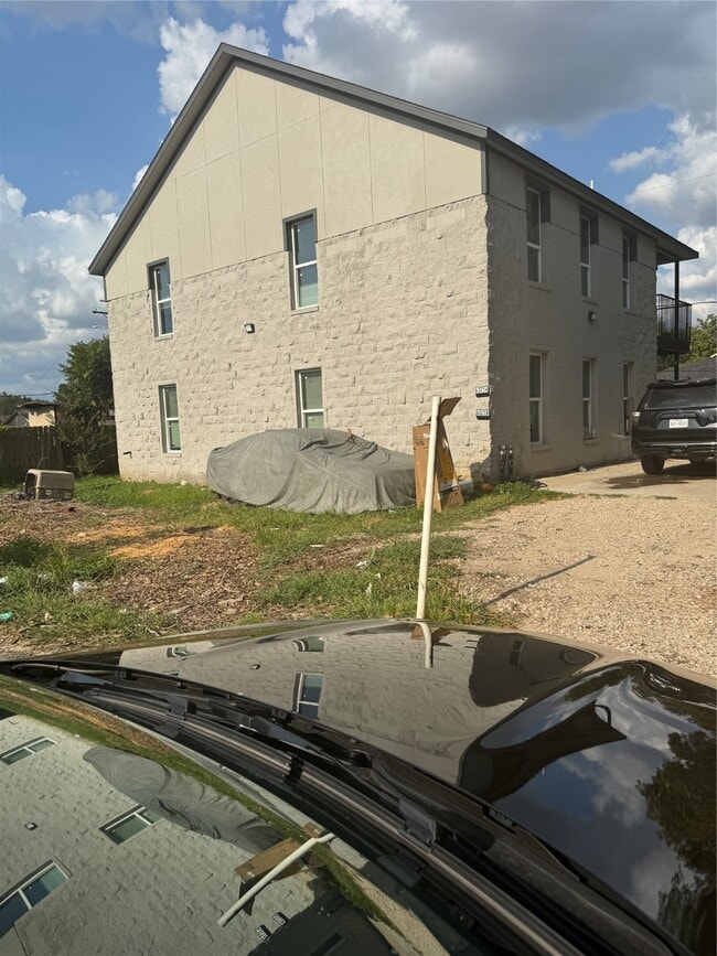 Building Photo - 4323 Continental Dr