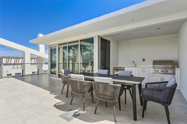 Building Photo - 3100 N Ocean Dr