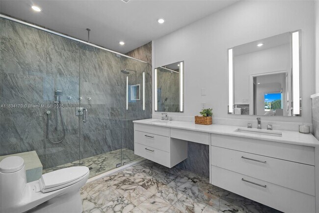 Building Photo - 205 N Hibiscus Dr