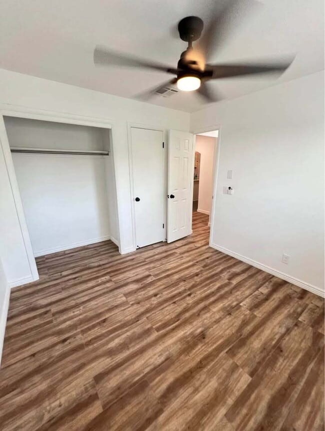 Building Photo - "Private Room with a shared bathroom (1 other room) locate in the Heart of Washington, UT!"