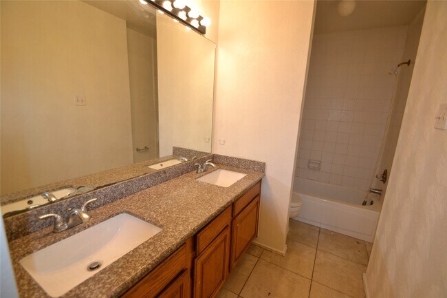 Building Photo - 12410 Meadow Briar Dr