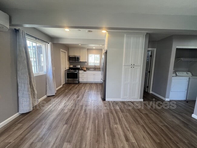 Building Photo - 6373 Osler St