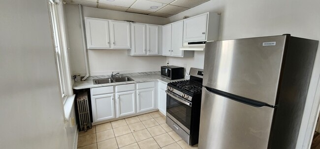 Building Photo - 36 Maple Ave