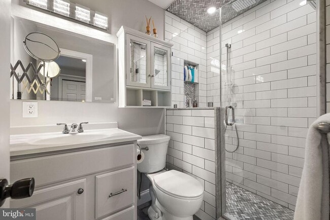 Building Photo - 2115 Fairfield Pl