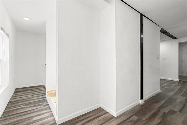 Building Photo - 249 W Main St