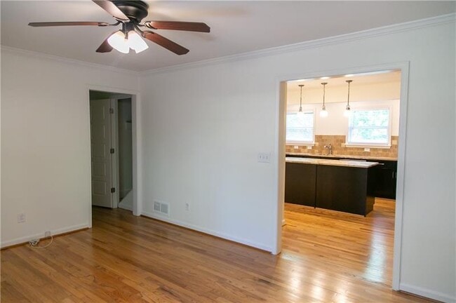 Building Photo - 1547 Delia Dr