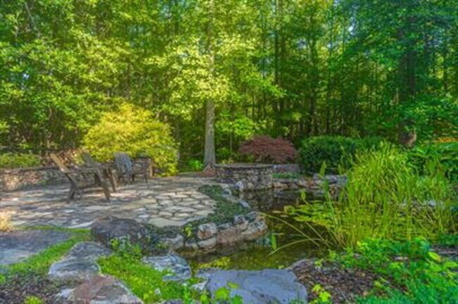 Building Photo - 145 Sandhurst Pl