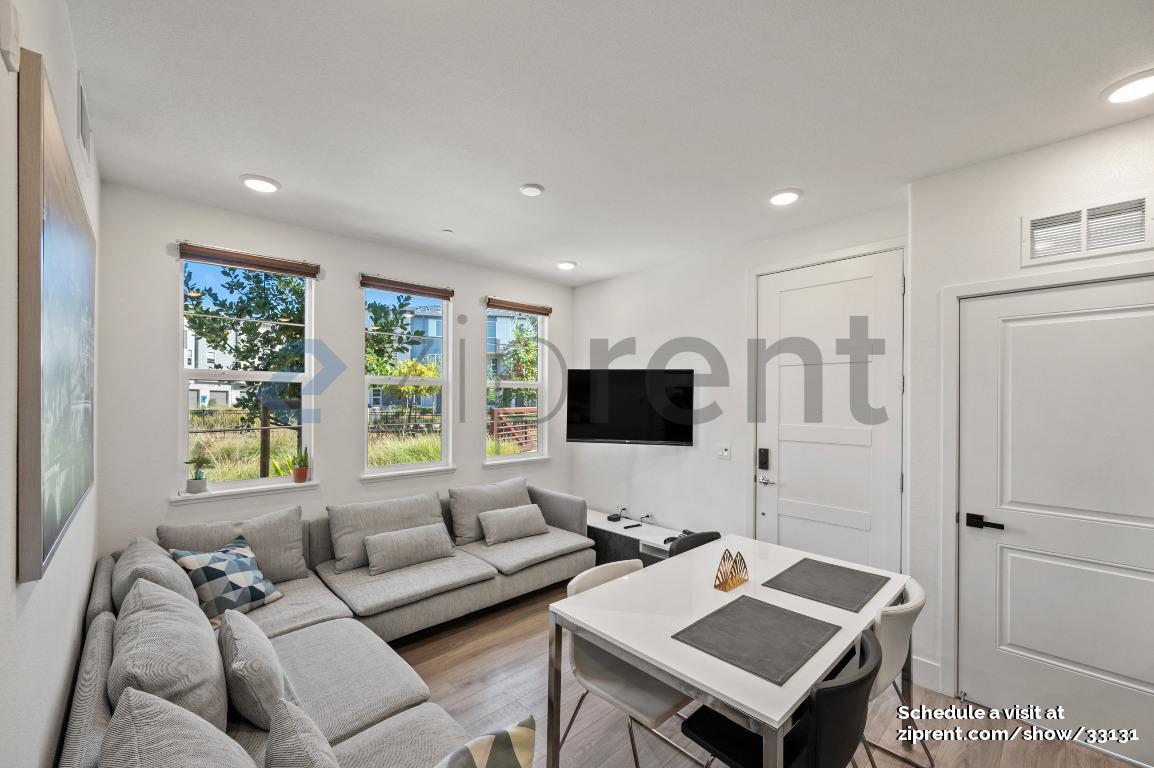 Building Photo - 369 Arc Ct