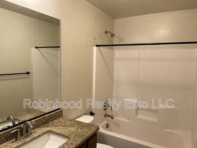 Building Photo - 279 Country Club Pkwy