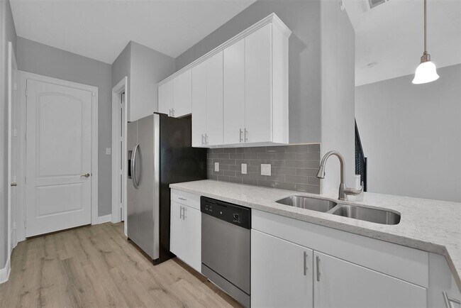 Building Photo - 91 Aventura Pl