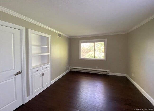 Building Photo - 311 Heritage Vlg