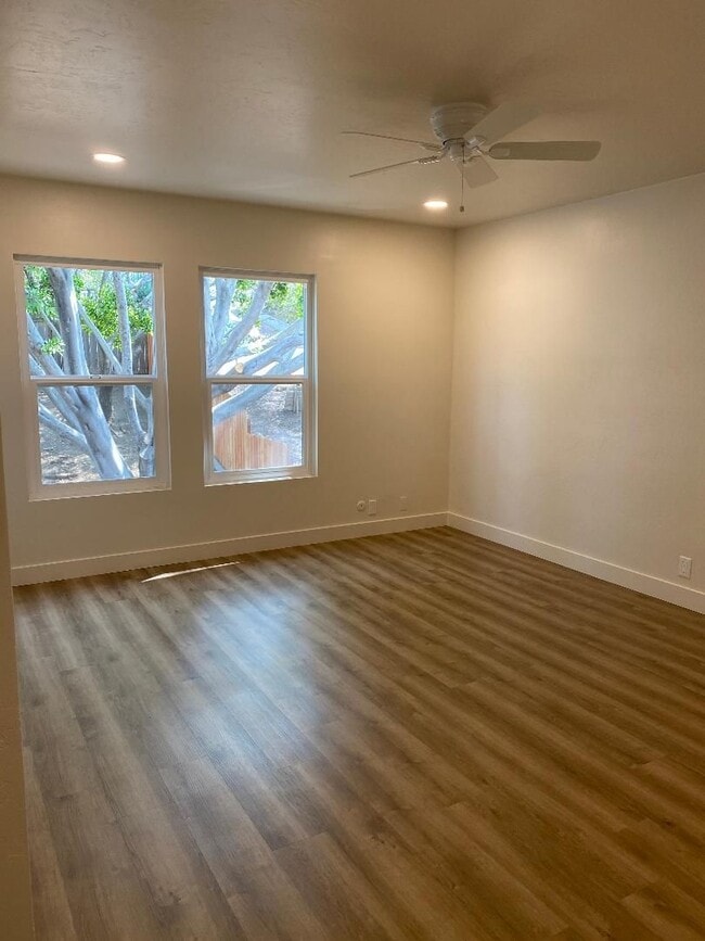 Building Photo - 2048 Swazey St