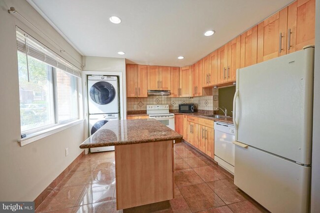 Building Photo - 1035 Pendleton Ct