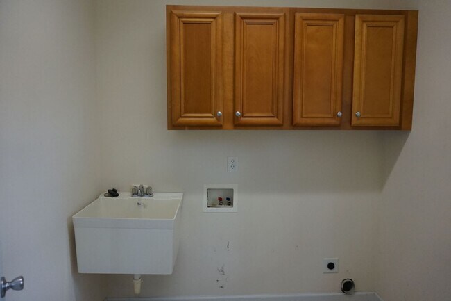 Building Photo - 3 Bedroom 2.5 Bathroom with a Bonus Room located in Creeks Edge Subdivision in Sneads Ferry!