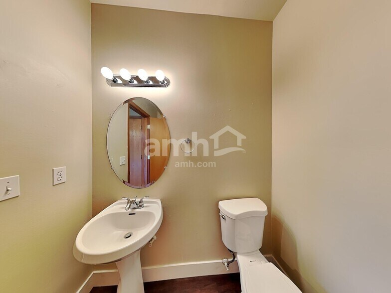 Building Photo - 495 Sunset Ridge Dr