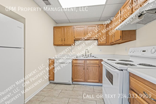 Building Photo - 412 Grand River Ave