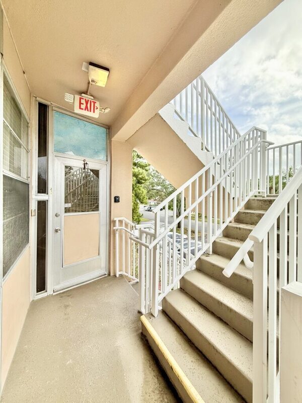 Building Photo - 445 32nd Ave N